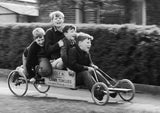 PICTURING THE PAST (Pack of 10): Childhood Memories. ML0145