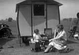 PICTURING THE PAST (Pack of 10): British Holidays. ML0147